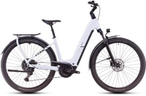 Cube Kathmandu Hybrid ONE 600 Easy Entry polarwhite´n´black